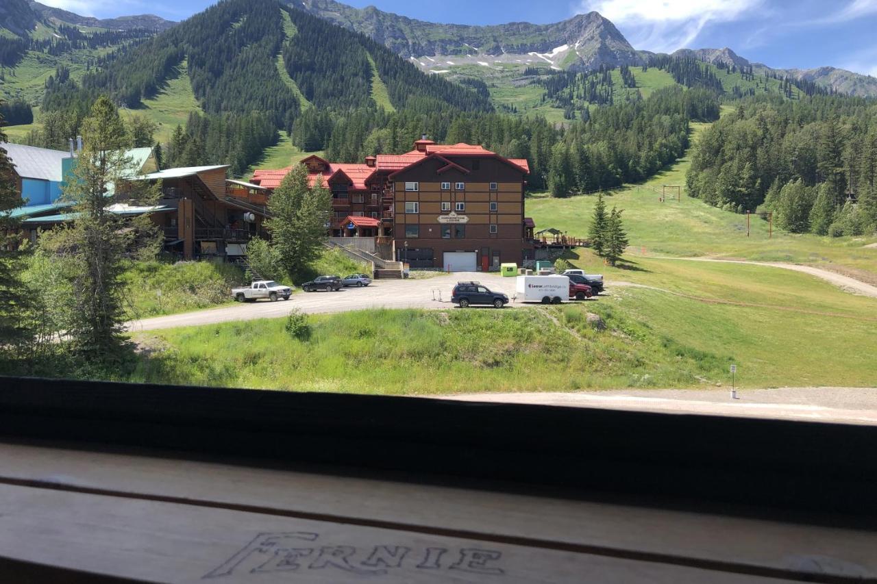 The Griz Inn By Park Vacation Management Fernie Eksteriør billede
