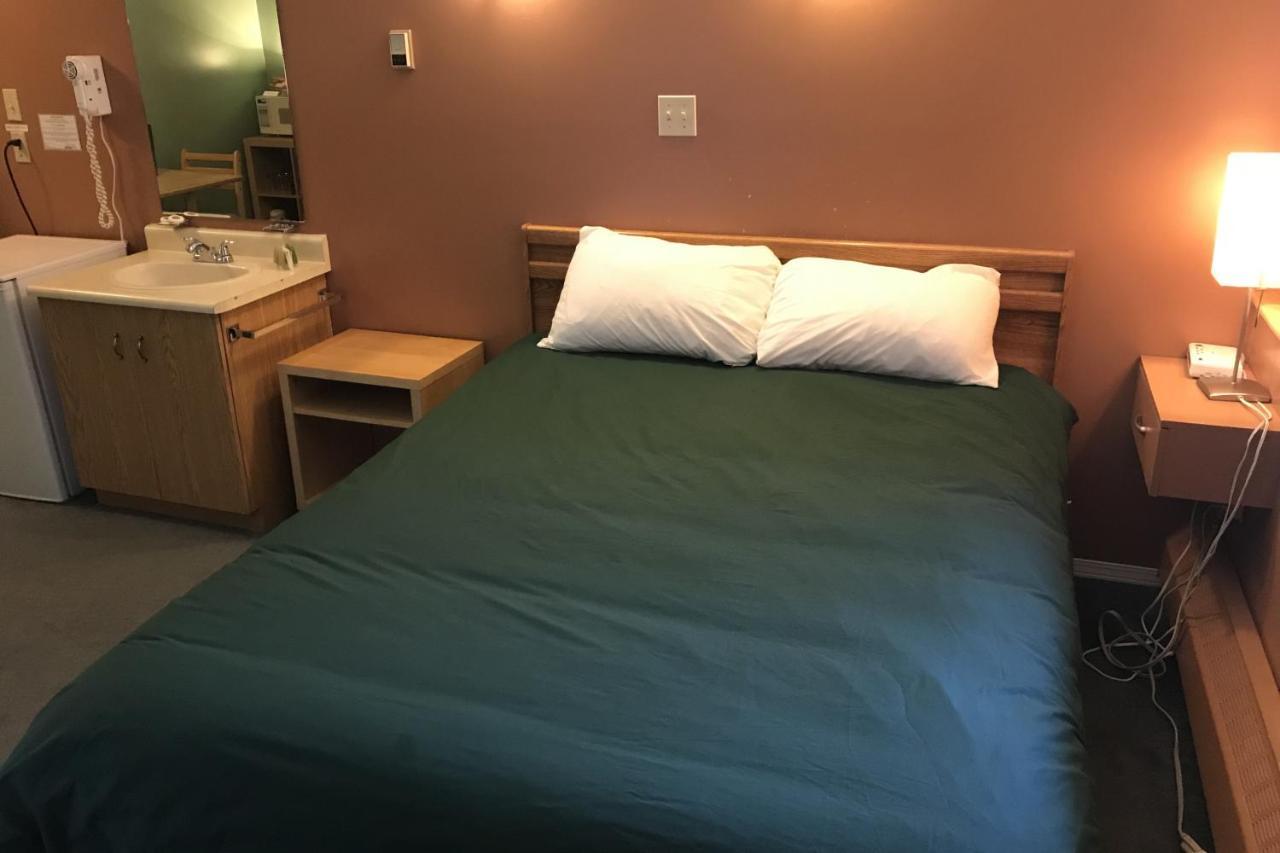 The Griz Inn By Park Vacation Management Fernie Eksteriør billede