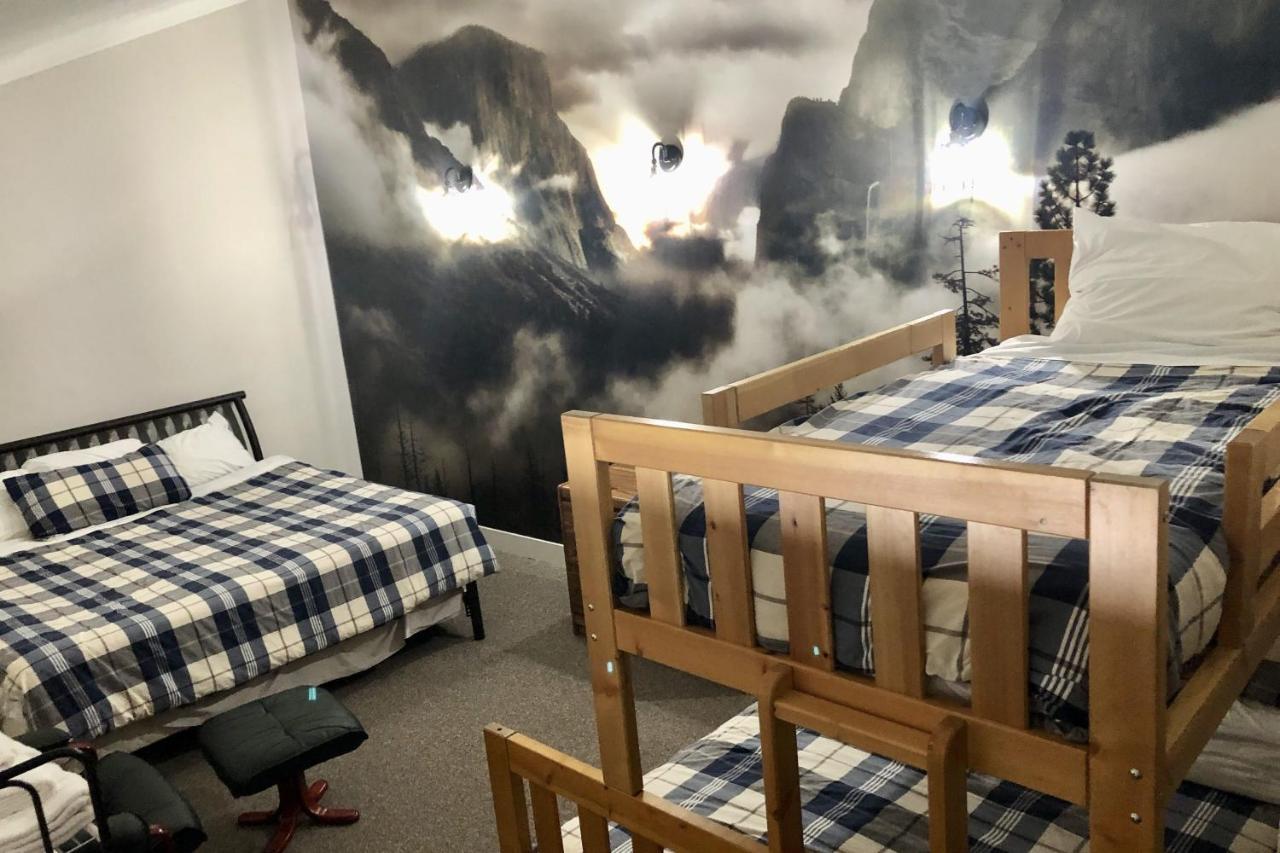 The Griz Inn By Park Vacation Management Fernie Eksteriør billede