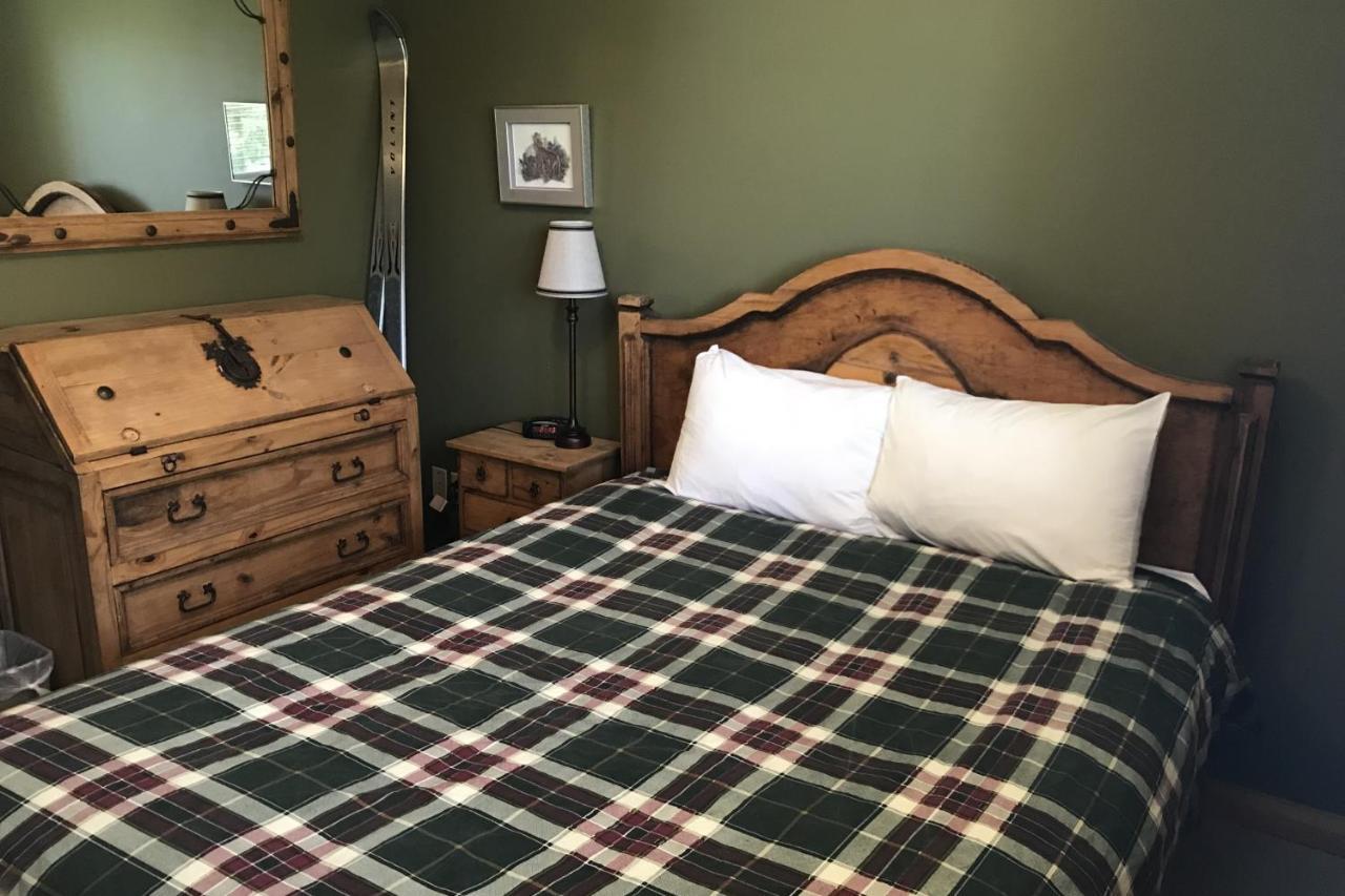 The Griz Inn By Park Vacation Management Fernie Eksteriør billede