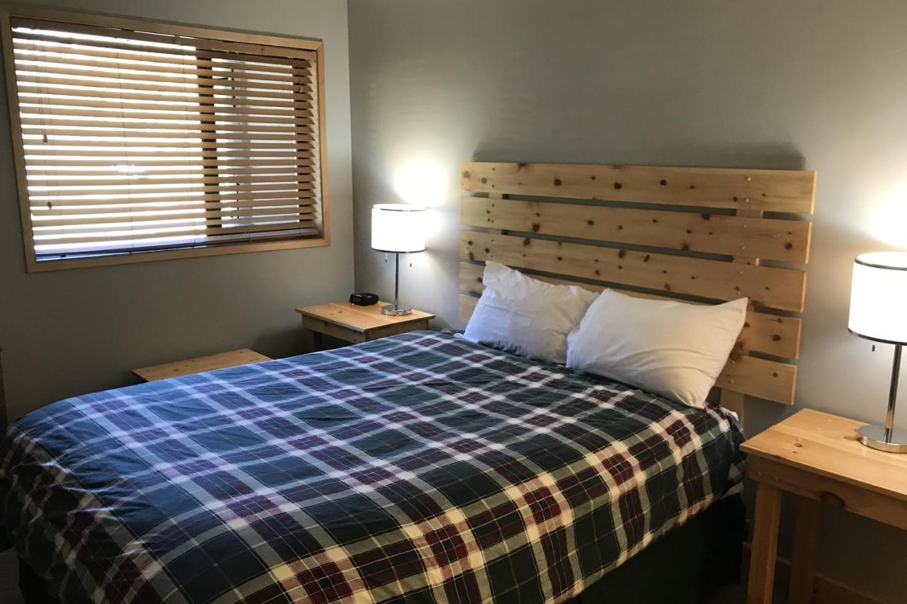 The Griz Inn By Park Vacation Management Fernie Eksteriør billede