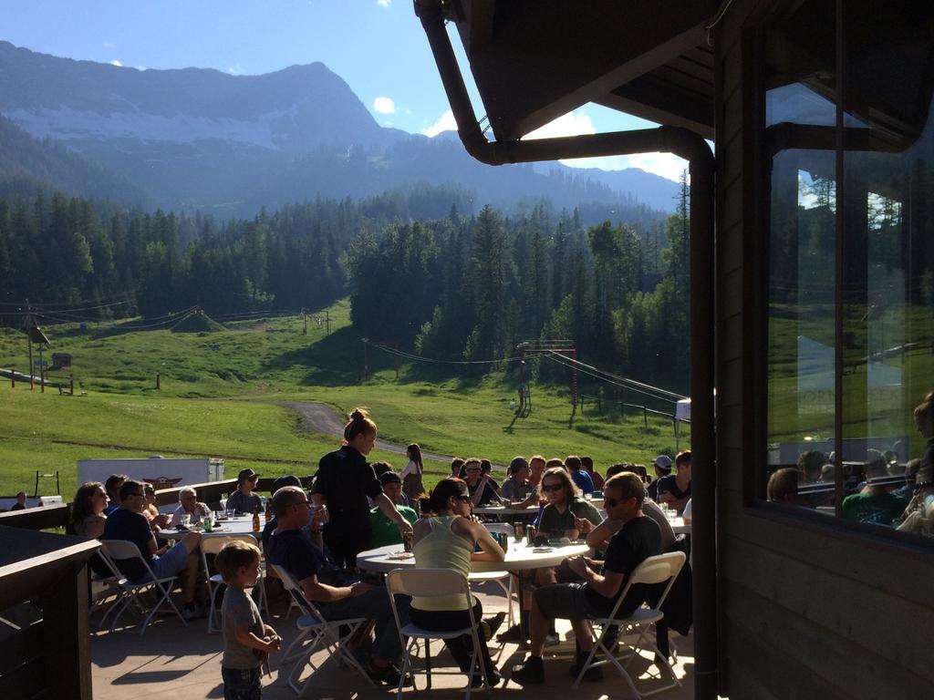 The Griz Inn By Park Vacation Management Fernie Eksteriør billede