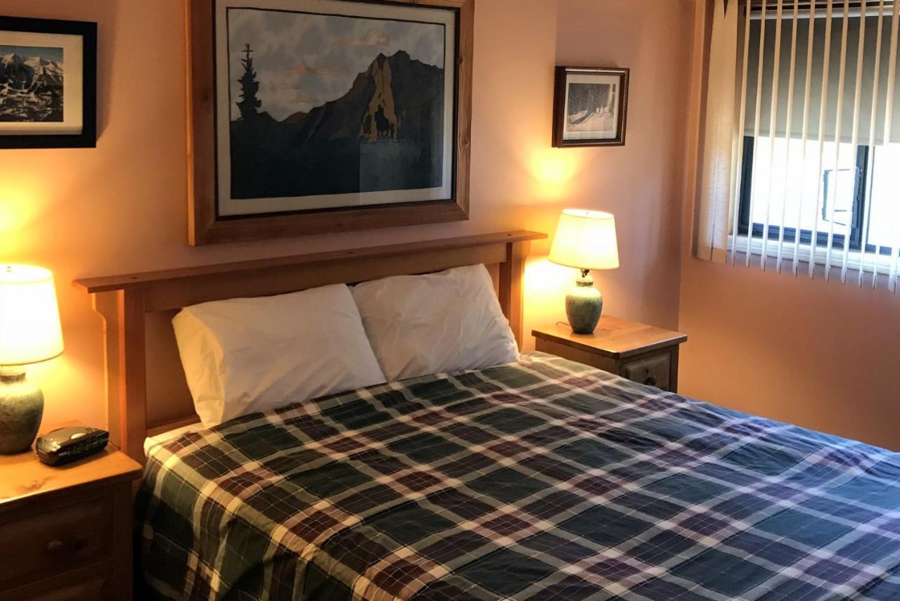 The Griz Inn By Park Vacation Management Fernie Eksteriør billede
